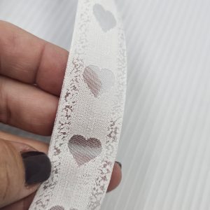Nastro bianco con cuori